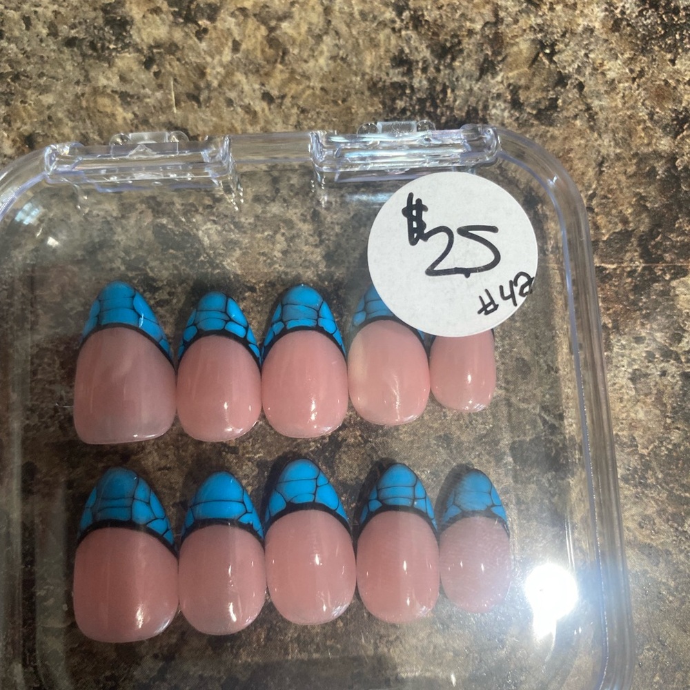 Blue Accent Press-On Nail Set - Unbranded